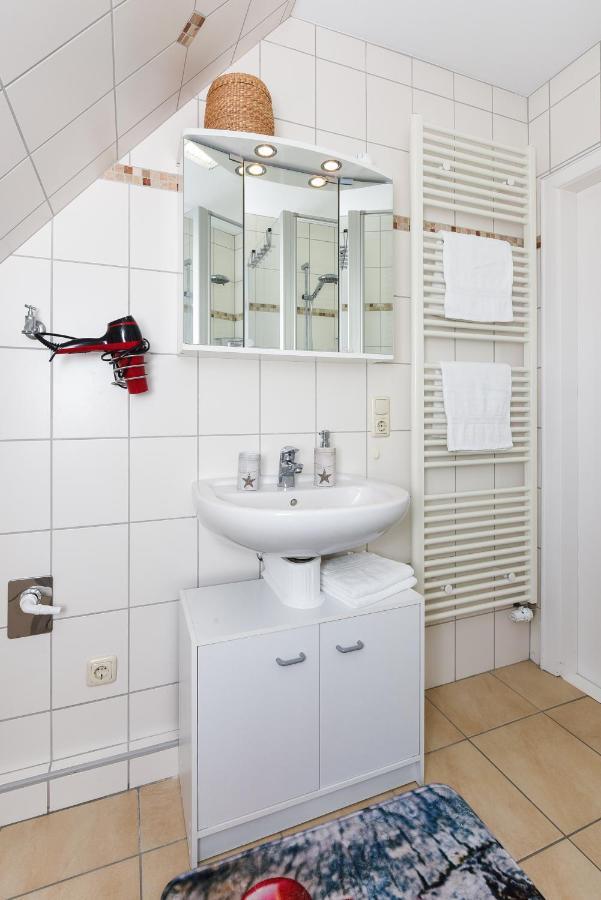 Ferienwohnungen Im Haus Ankerplatz 埃森斯 外观 照片